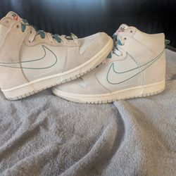 (PRE-OWNED) white And Pink Nike Dunk  