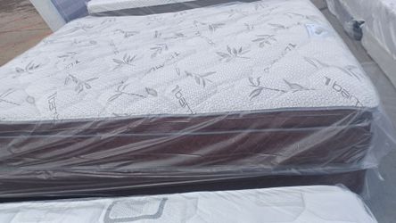Brand New King Size Pilllowtop Mattress Included Box Spring Free Delivery The delivery is free for 20 minutes