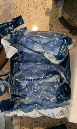 12 pairs of safety glasses