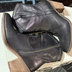 Frye women’s short round toe leather boots