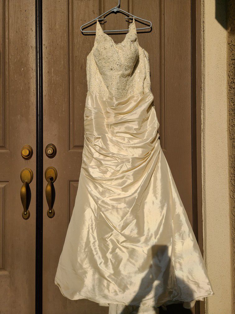 Very Nice Maggie Sottero Wedding Dress - Size 16