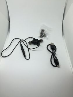 Aukey portable wireless headphone(clasp magnetic earbuds)(brand new in box)