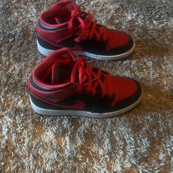 Boys Nike Shoes  Size 3.5 