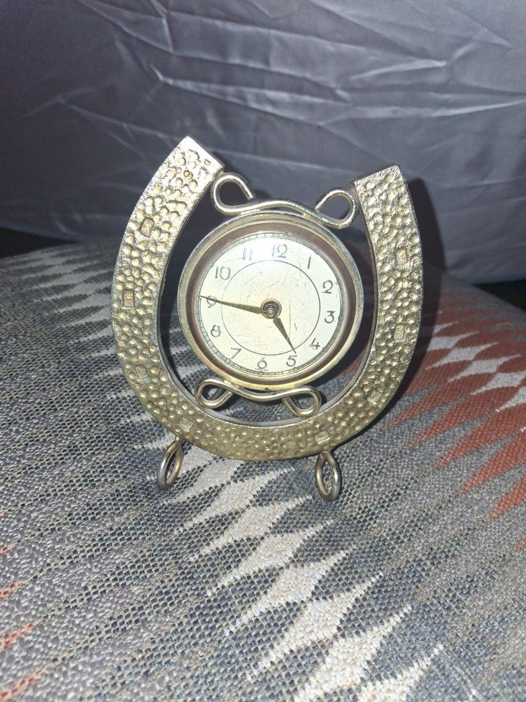 Mauthe Hufeison Clock