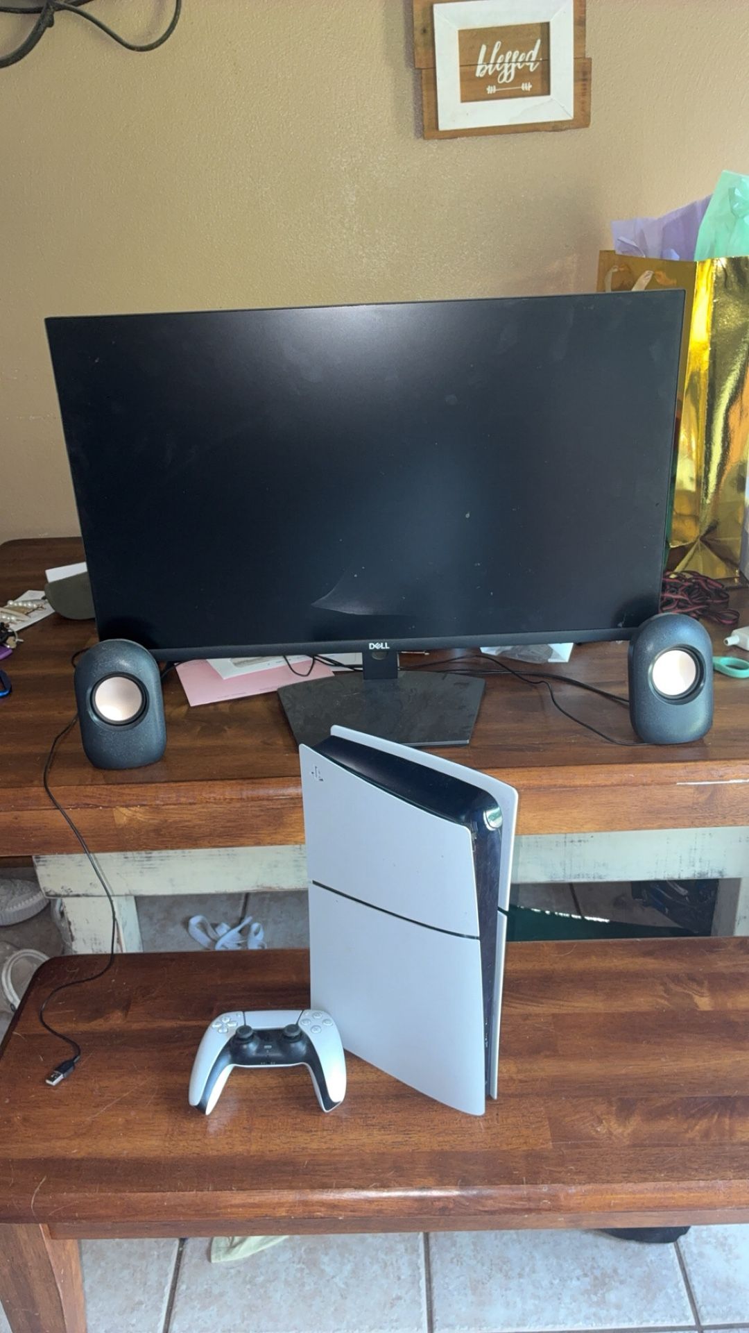 Ps5 + 2 Controllers (monitor and Speakers Included)