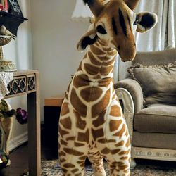 4ft Giraffe 🦒  From Melissa & Doug