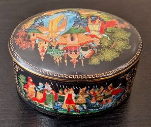 VINTAGE PALEKH PORCELAIN KEEPSAKE BOX - THE TALE OF TSAR SALTAN - MADE IN USSR