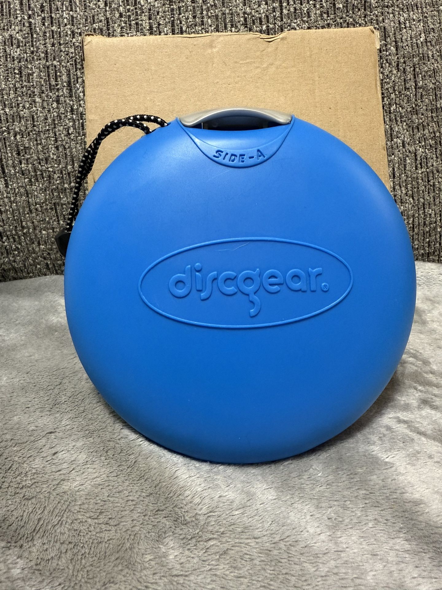 DISCGEAR DISCUS 20 CD DVD HOLDER STORAGE ROUND Blue HARD SHELL CARRY CASE