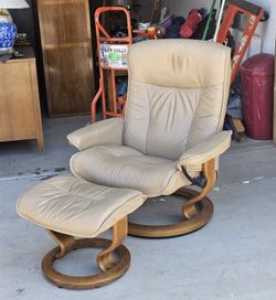 Large Ekornes Stressless Recliner And Ottoman 