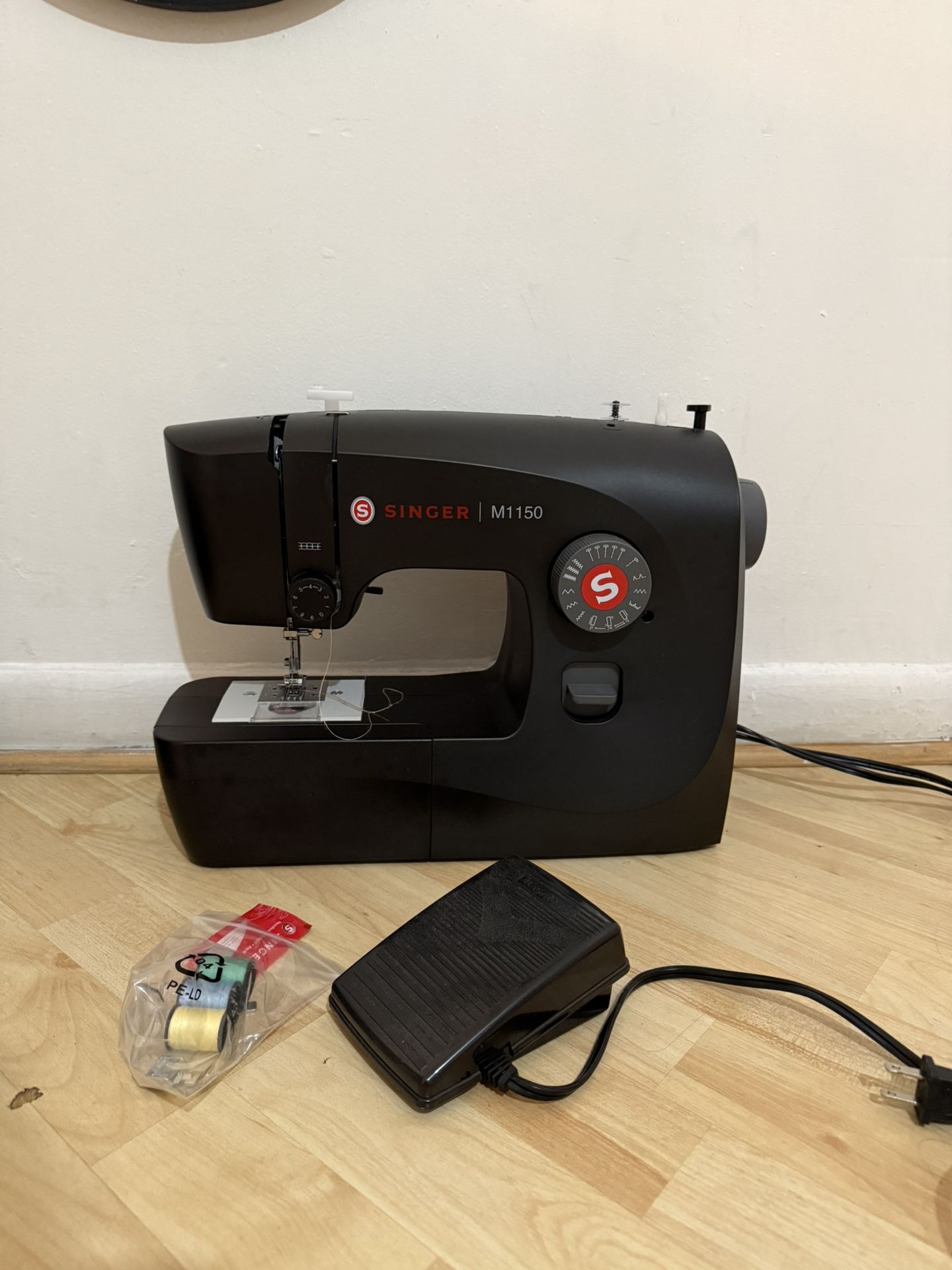 SINGER M1150 Lightweight & Portable Sewing Machine