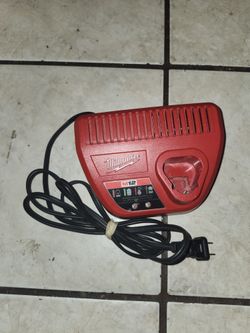 Milwaukee M12 Charger 
