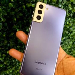 Samsung Galaxy S21  , Factory Unlocked,  Excellent Condition Like New 