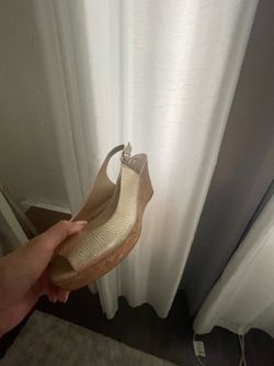 Sz 7 Gold Shoes