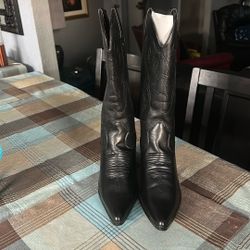 Ladies boots Size 8.5 NEW