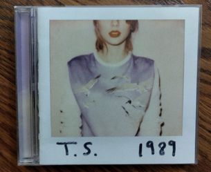 TAYLOR SWIFT'S 1st......titled  "T.S. 1989" CD