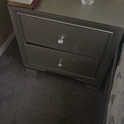 Free Bedroom Furniture – Bed Frame + Dresser