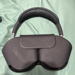 Apple AirPod Max 2nd Generation w/ Case.