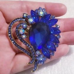 Vintage Blue Jeweled Fashion Brooch