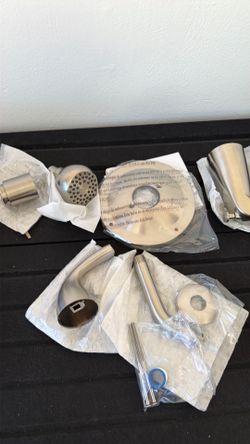 Brushed nickel single handle trim kit
