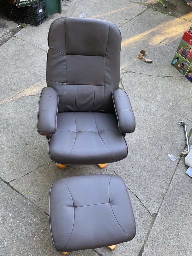 reclining chair with stool to put your feet on