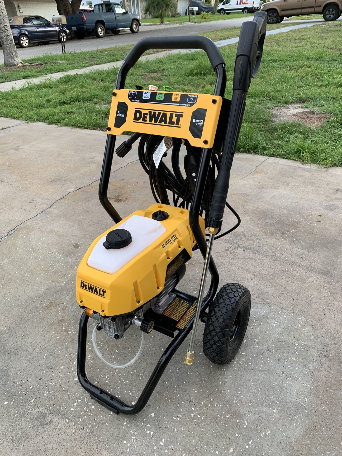 Brand New Dewalt Electric Pressure Washer 2400psi