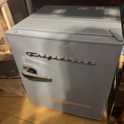 Frigidaire 1.6 cu ft Retro Fridge With Side Bottle Opener Blue