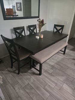 6-seat Farmhouse-style Dining Room Table