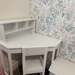Children’s Corner Desk