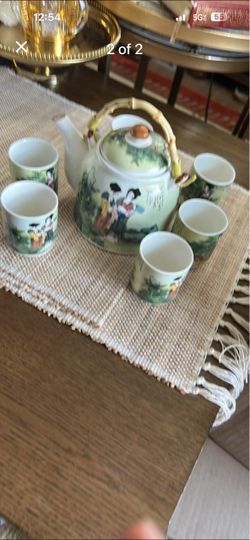 Teapot with cups