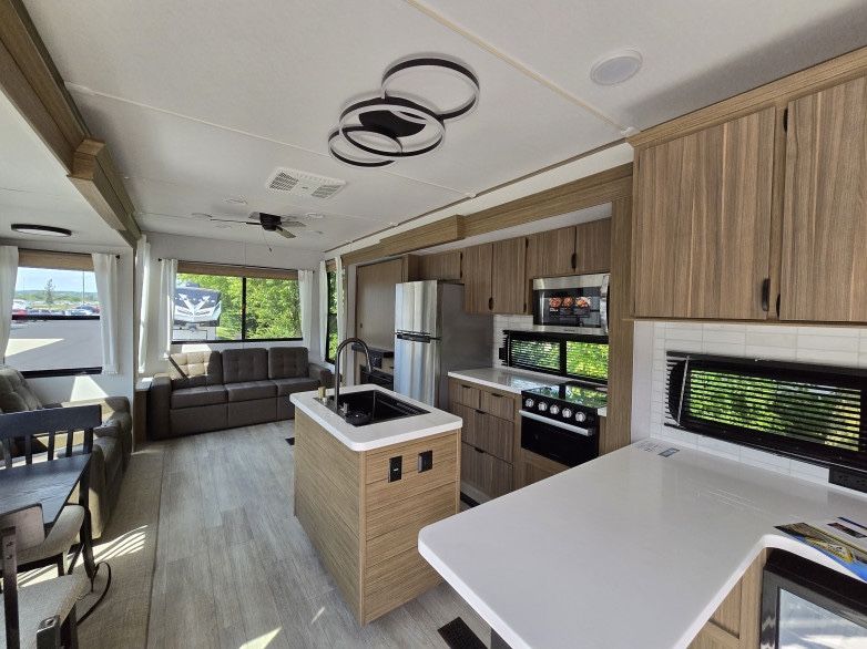 2025 Salem Villa 40 RLB