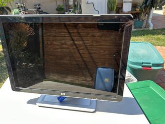 HP W2207 22-inch Widescreen Flat Panel LCD Monitor