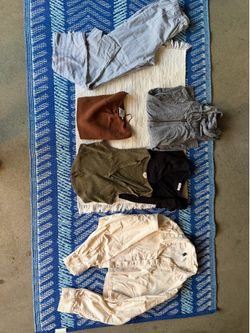 Mixed Women's Clothing Bundle Divided, Garage, Princess Polly– 6 Pieces- pants Small ,  jacket M, tops Xsmall, Small, hoodie small