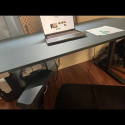 Standing desk (electric)