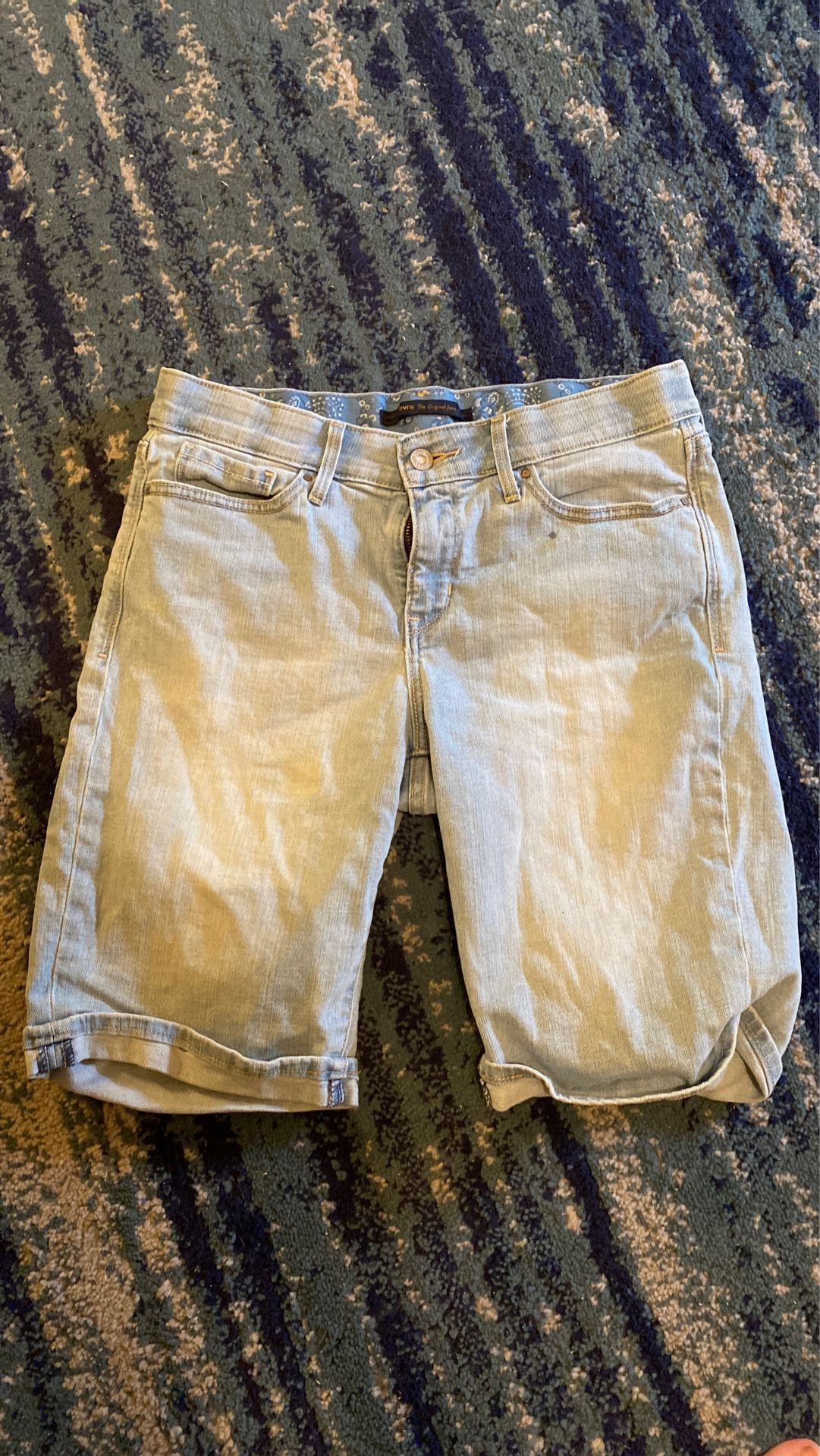 Women Levi Jean short size 6