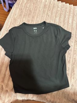 Uniqlo crop top
