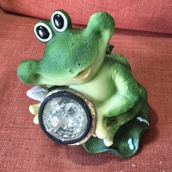 NEW Solar Frog Garden Spotlight Decoration 5" × 5" × 7"H

Pick up in San Jose 95121 area 