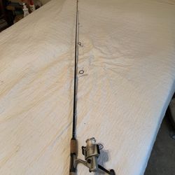 Spin cast rod and real combo fishing diawa EL1605X reel on Cabela’s classic. Im 6 graphite rod.