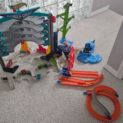 HOT WHEELS ULTIMATE GARAGE 