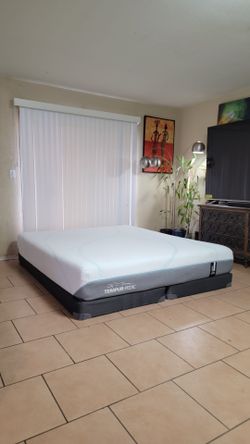 HIGH QUALITY CALIFORNIA KING SIZE TEMPURPEDIC PROADAPT MATTRESS AND BOXSPRINGS FOR SALE! IN GREAT CONDITION, FREE DELIVERY