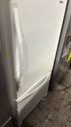 Whirlpool 33 inch wide bottom freezer refrigerator