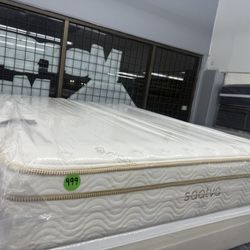 QUEEN SIZE SAATVA MATTRESS & BOX SPRING BED SET 
