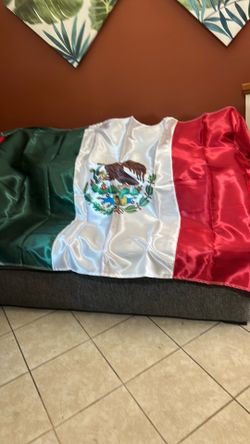 7 ft x 4 ft satin Mexican flag