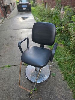 Salon chair