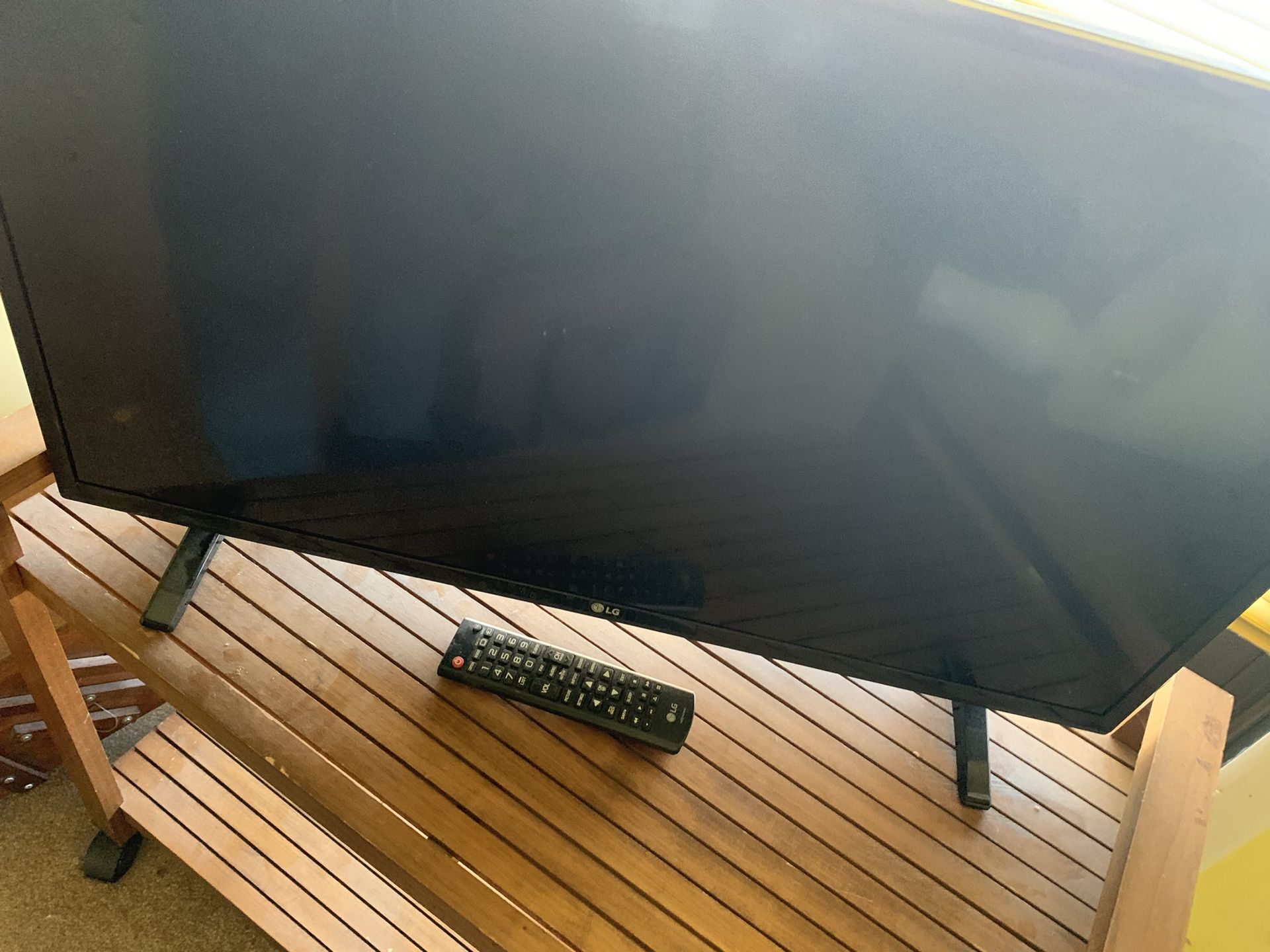 LG Flat Screen Tv