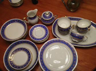 Mitterteich Bavaria 6 place settings with sugar,creamer, vegetable bowl,and platter