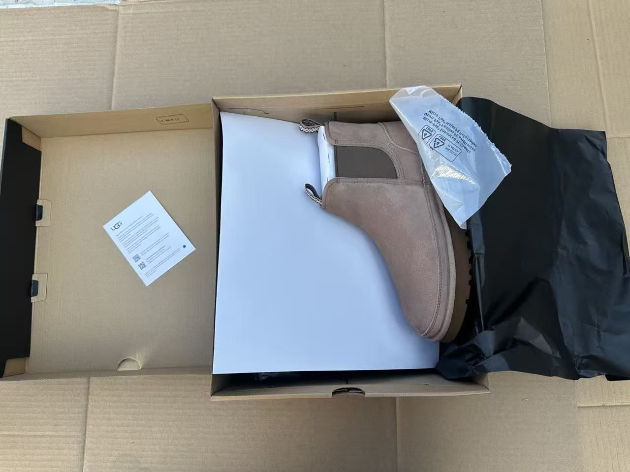 UGG Men Neumel Chelsea Boots