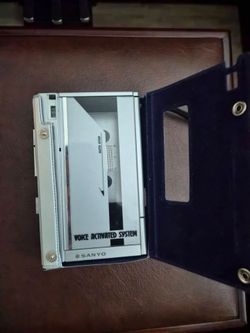Sanyo M1170 portable cassette recorder