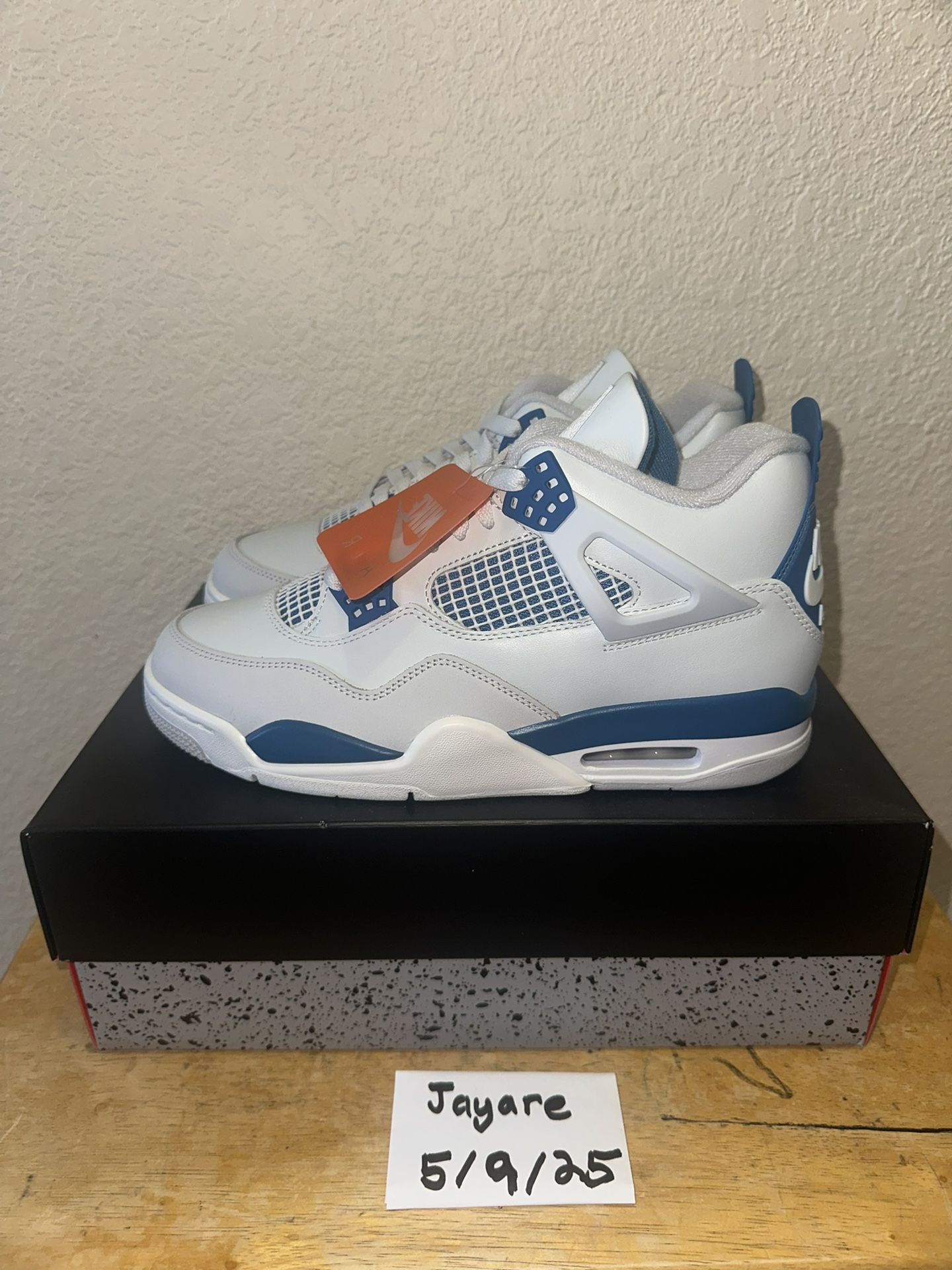 Air Jordan 4 Retro Military Blue
