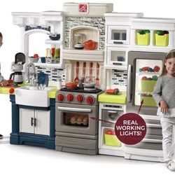 BRAND NEW IN BOX  Step2 Kids Interactive Deluxe Toy Kitchen Set