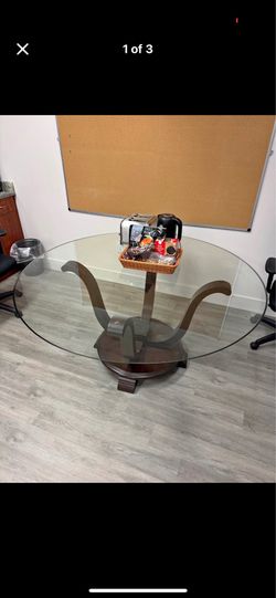 Table huge glass only table